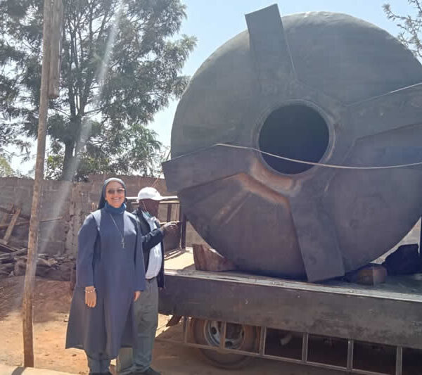 Sr. Maria received a donation of a tank